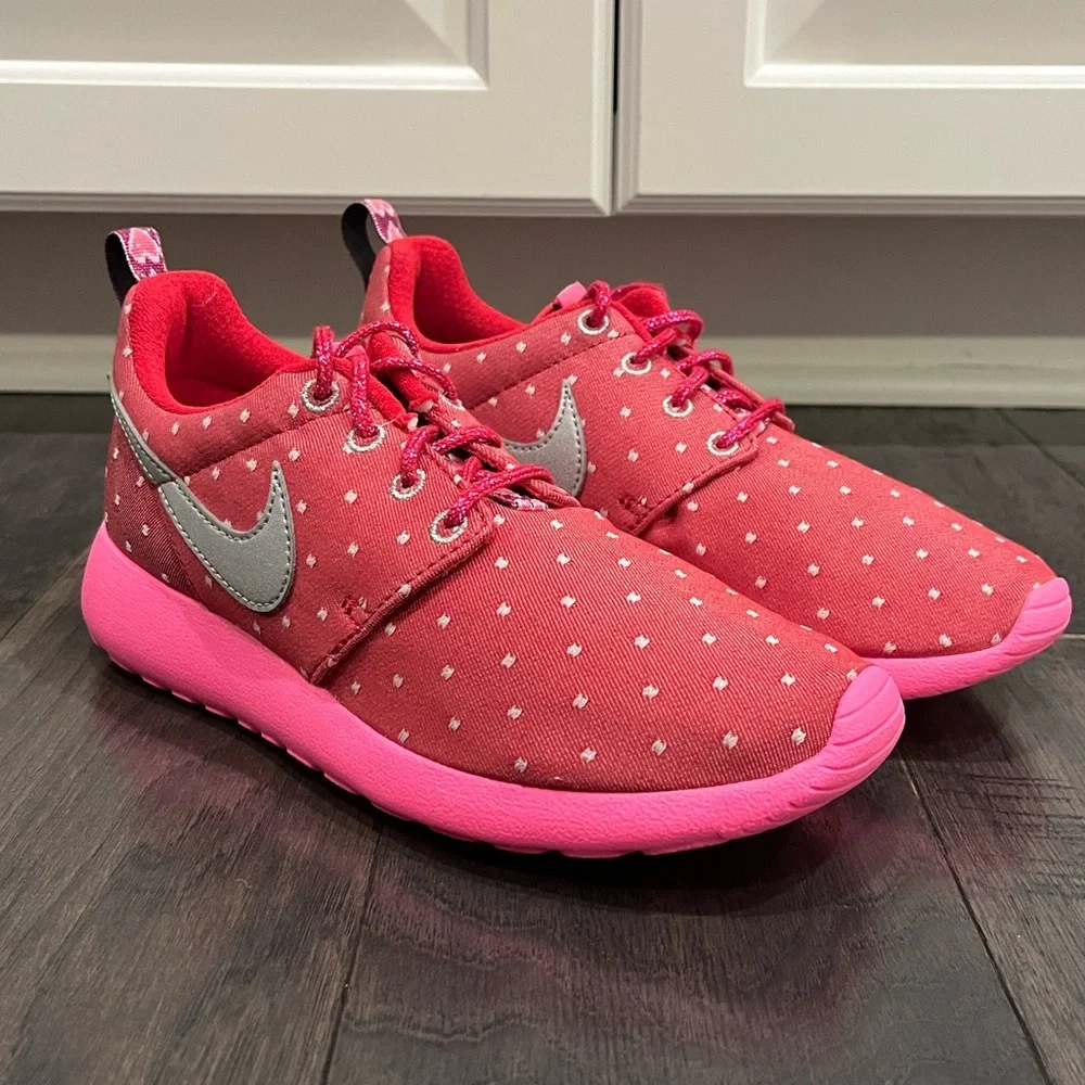 Nike Rosherun Valentines Day Heart Shoes Sneakers 677784 606 Girls Youth Size 4